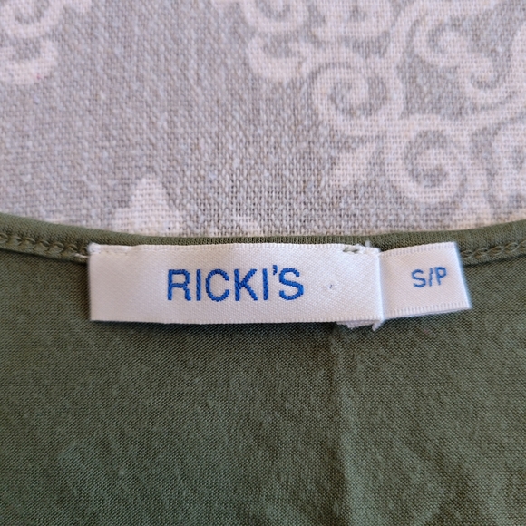 Olive Green Ricki's top - Picture 4 of 6